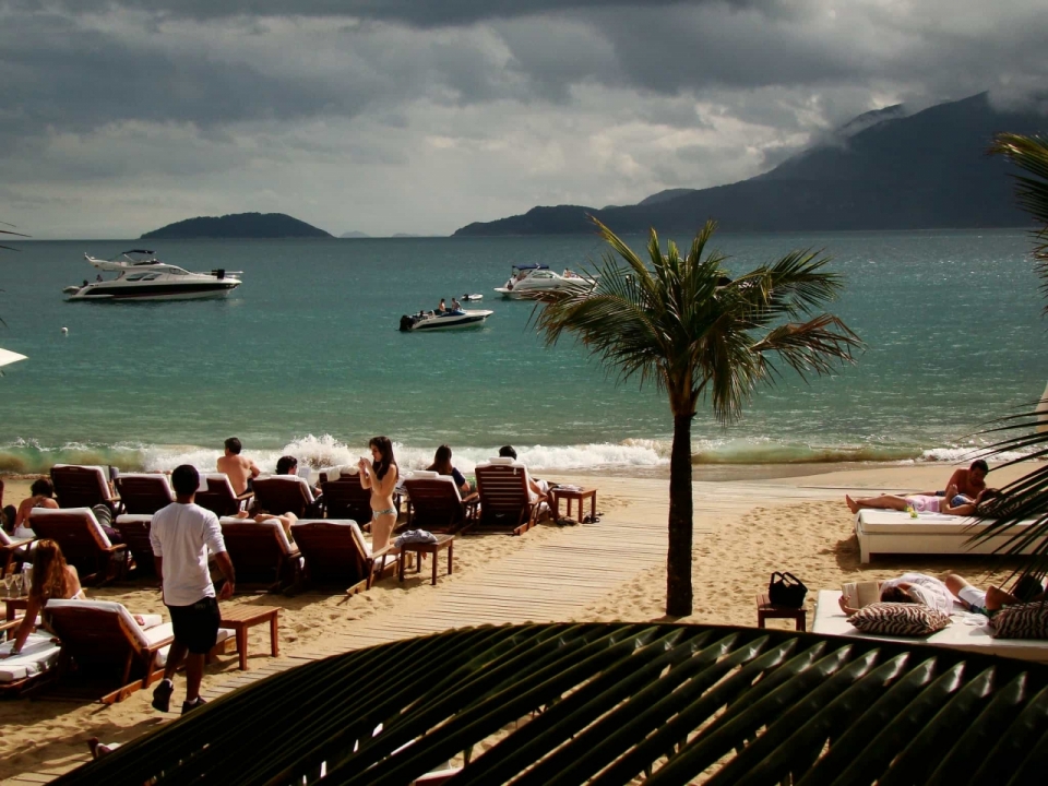Vista do Hotel DPNY na Praia do Curral no Sul de Ilhabela.